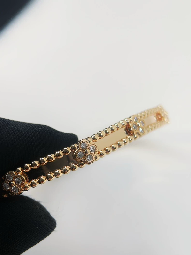 Van Cleef & Arpels Narrow Four-Flower Full-Pavé Kaleidoscope Bracelet