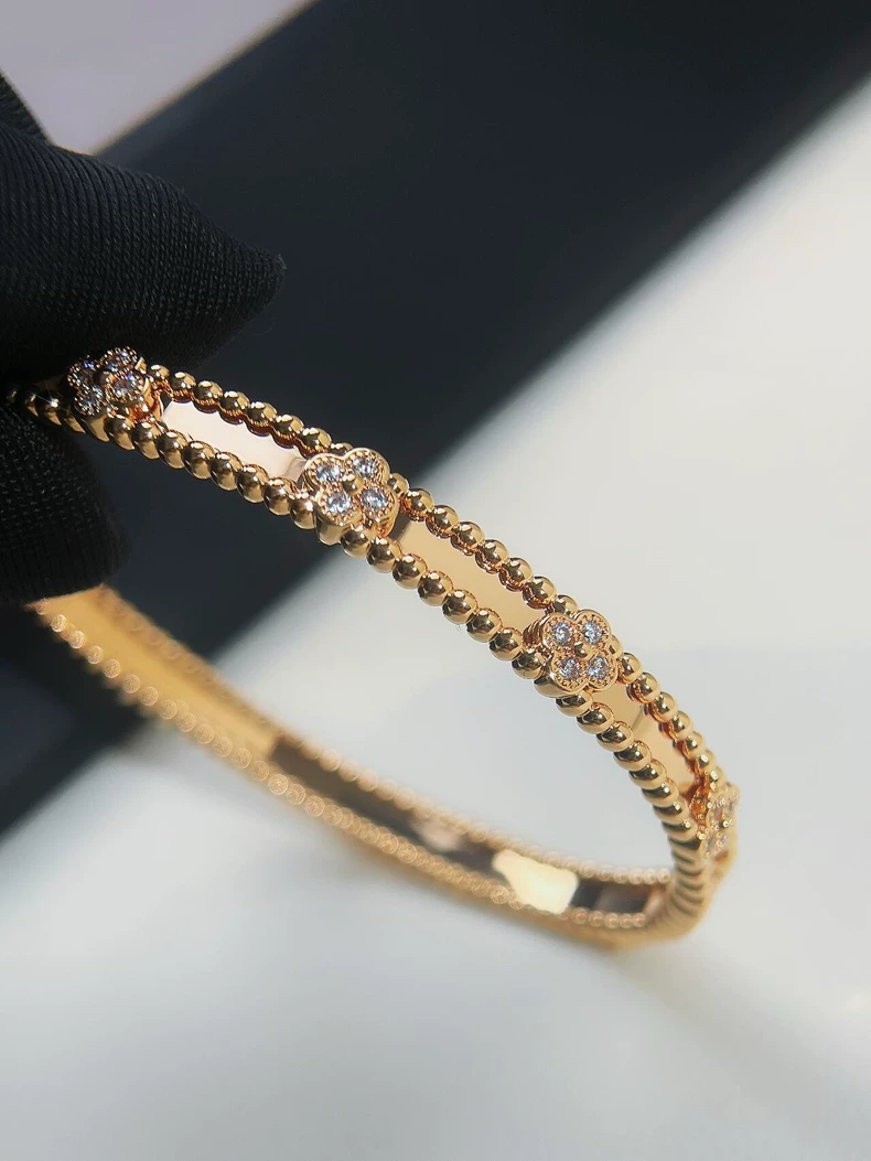 Van Cleef & Arpels Narrow Four-Flower Full-Pavé Kaleidoscope Bracelet