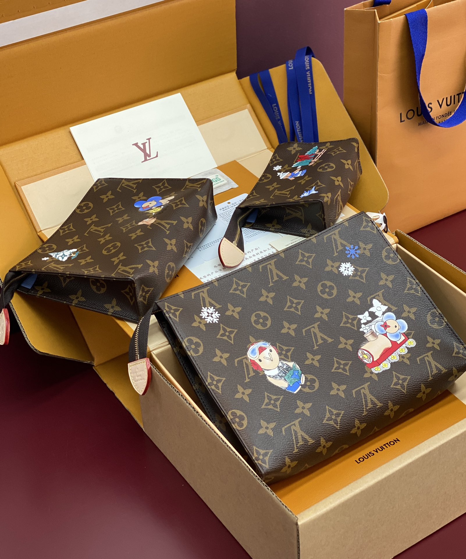 LOUIS VUITTON M15357 Trio Toilet Pouch