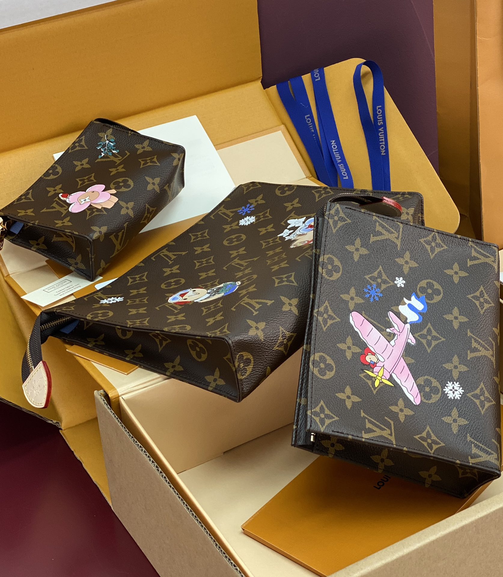 LOUIS VUITTON M15357 Trio Toilet Pouch