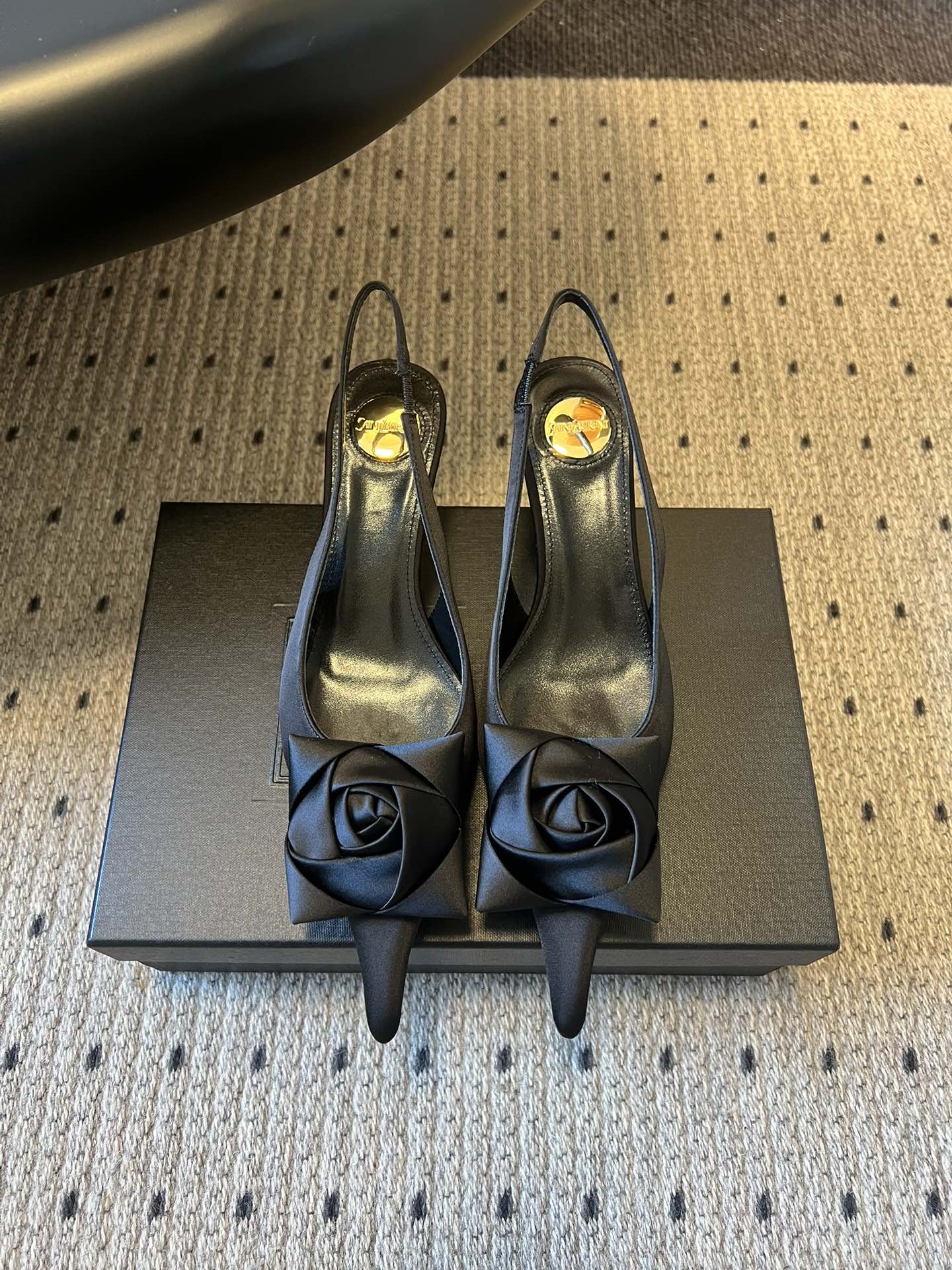 Yves Saint Laurent DAKOTA slingback pumps in satin crepe