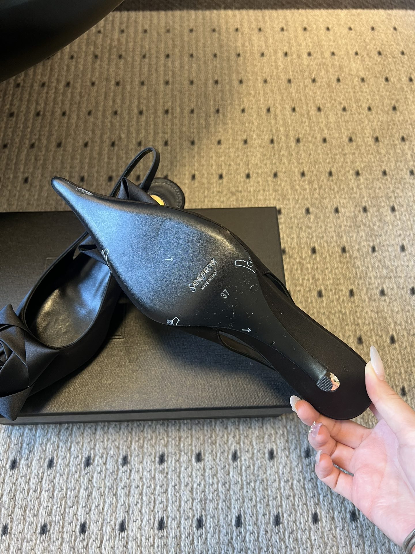 Yves Saint Laurent DAKOTA slingback pumps in satin crepe