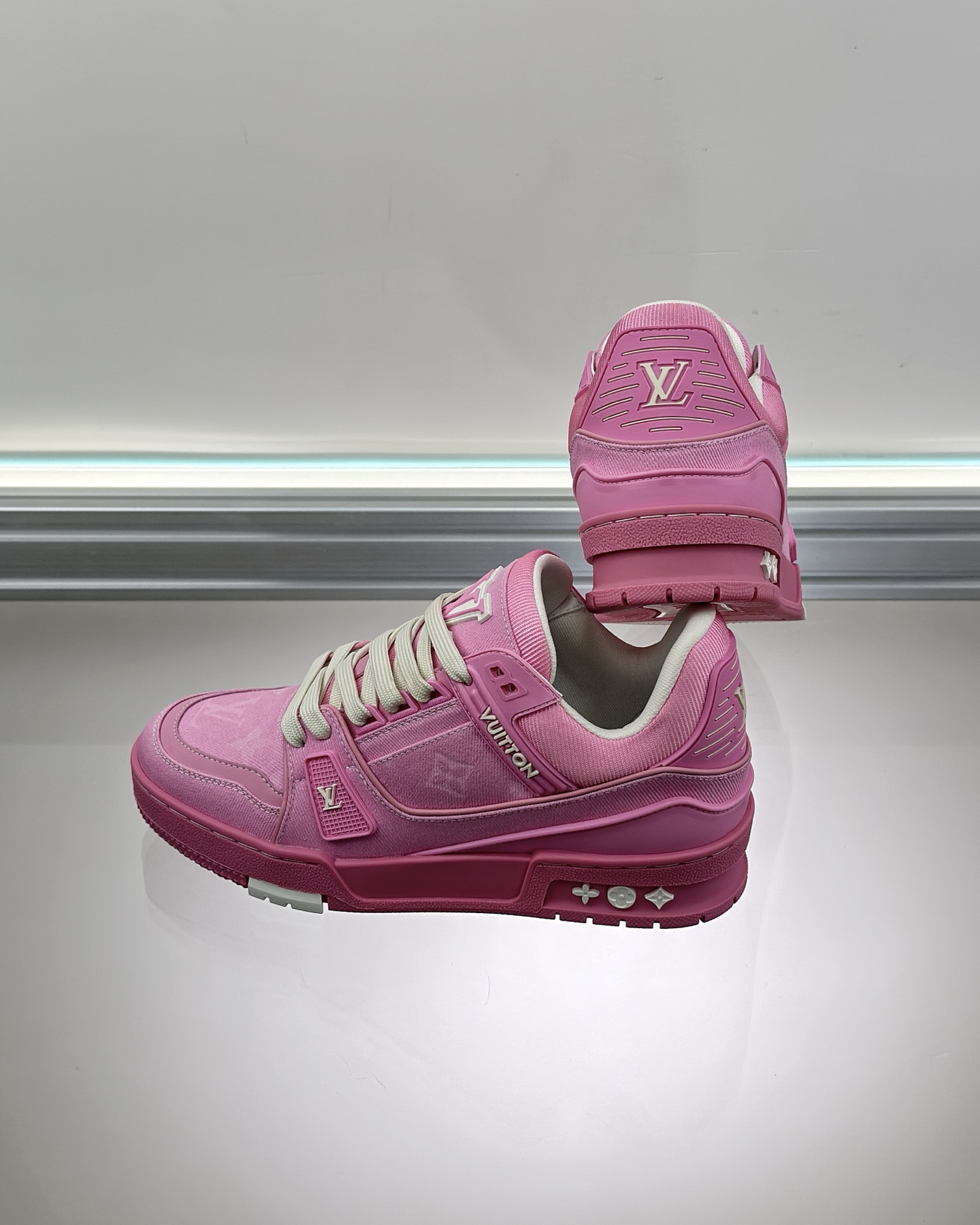 LV 1AHT02 LV Trainer Sneaker