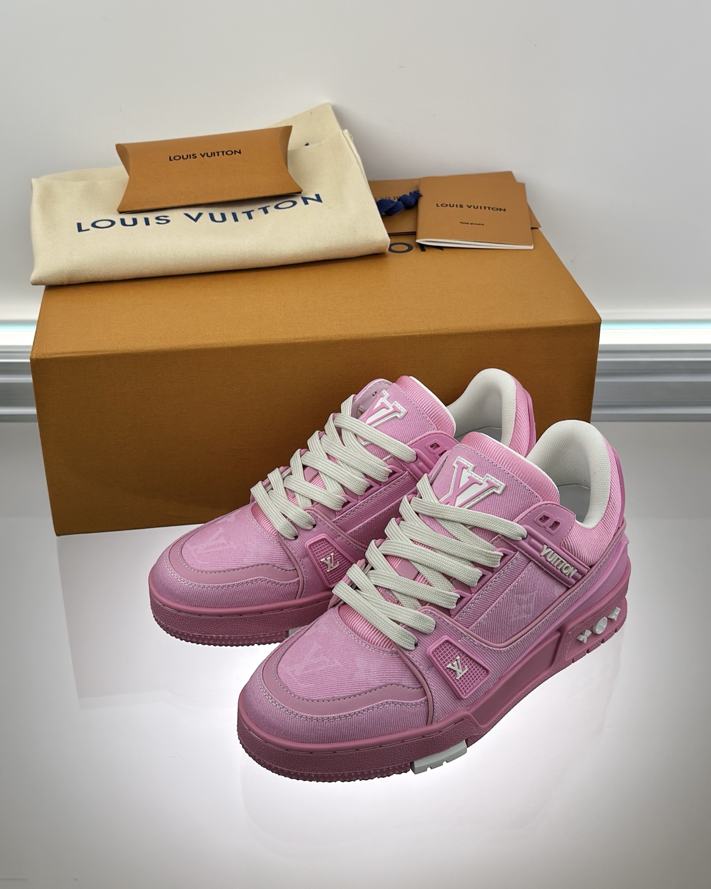 LV 1AHT02 LV Trainer Sneaker