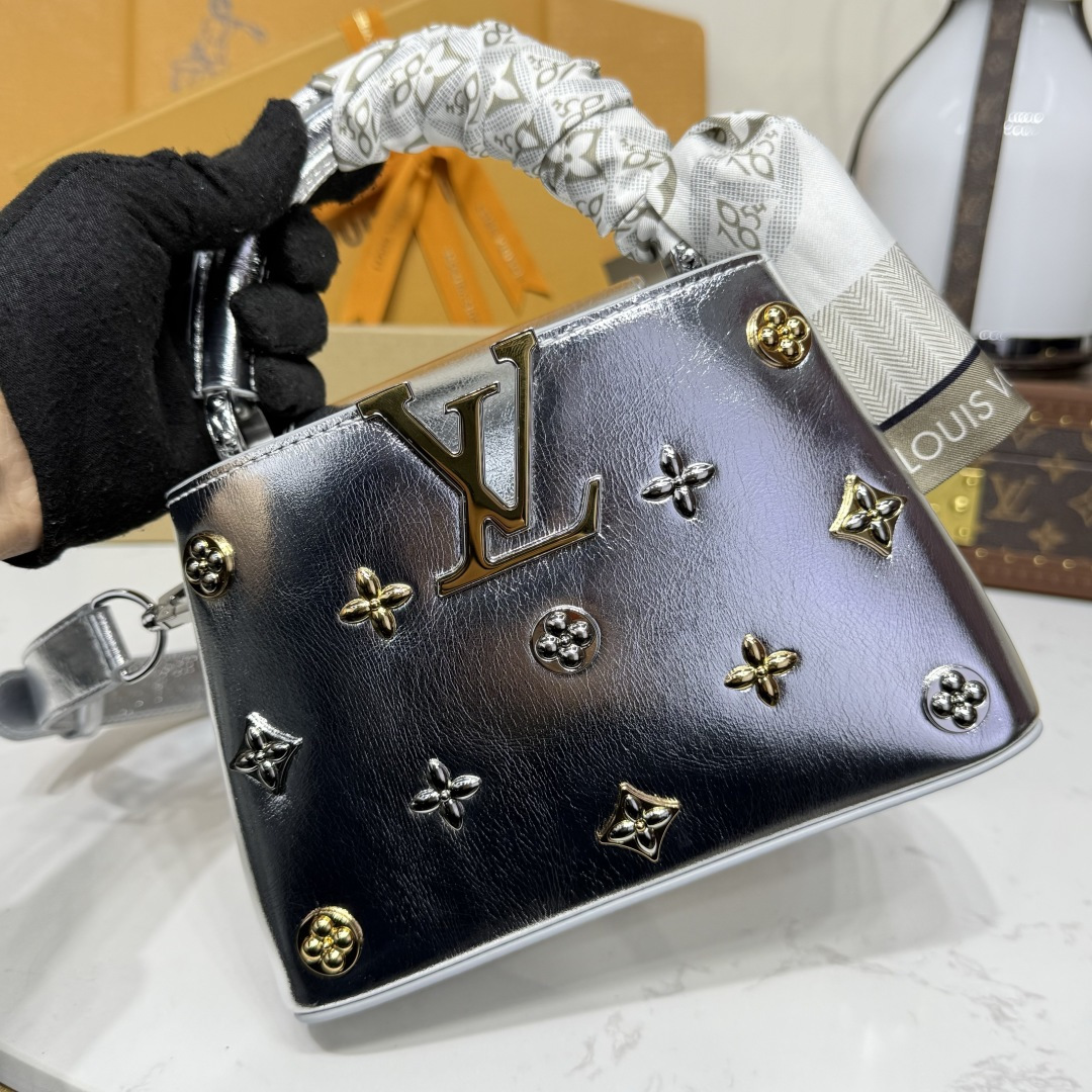 M26258 LV Ski Capucines