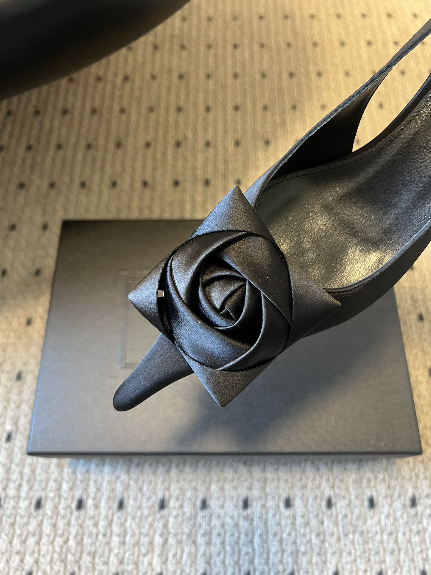 Yves Saint Laurent DAKOTA slingback pumps in satin crepe