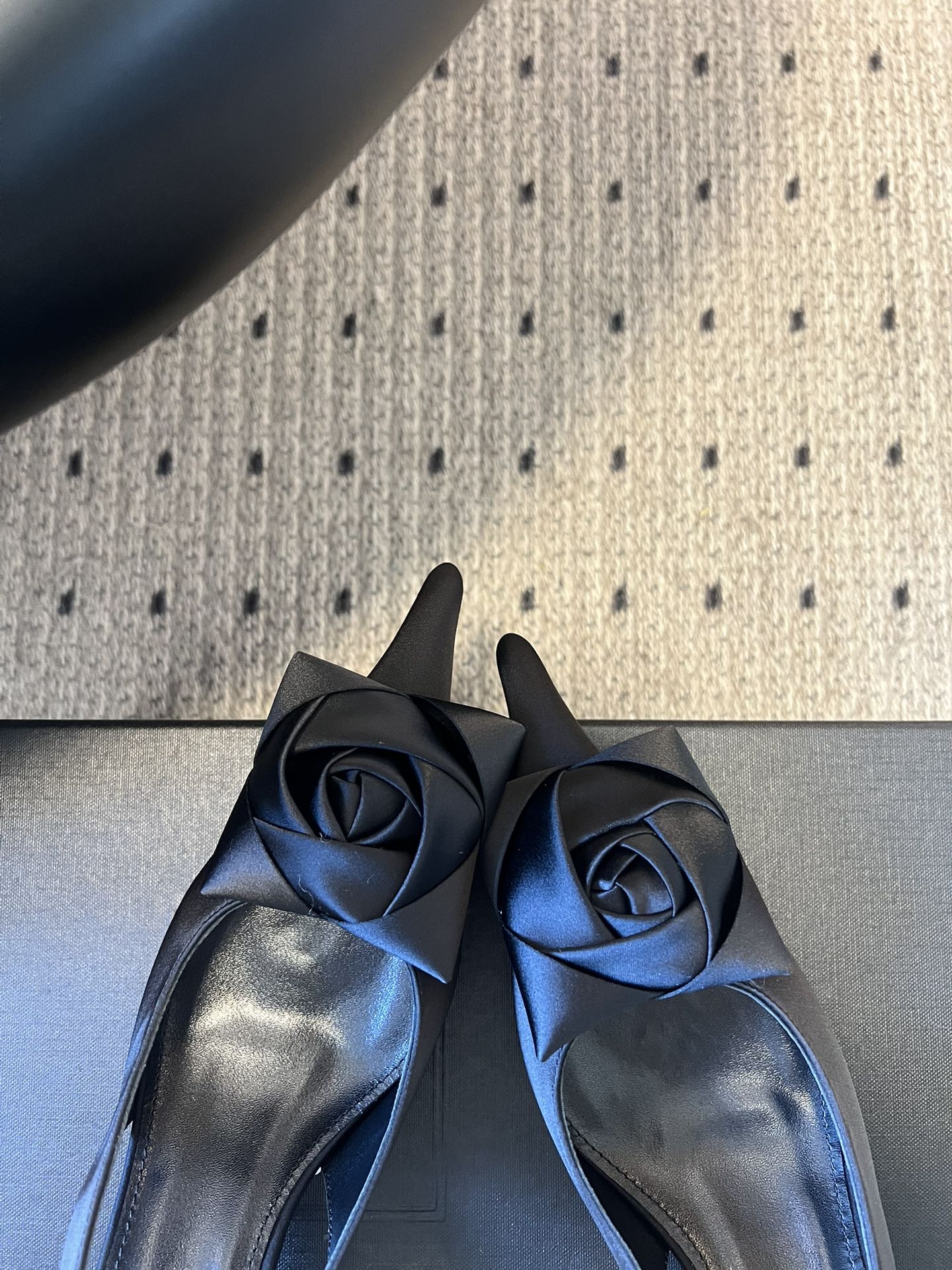 Yves Saint Laurent DAKOTA slingback pumps in satin crepe