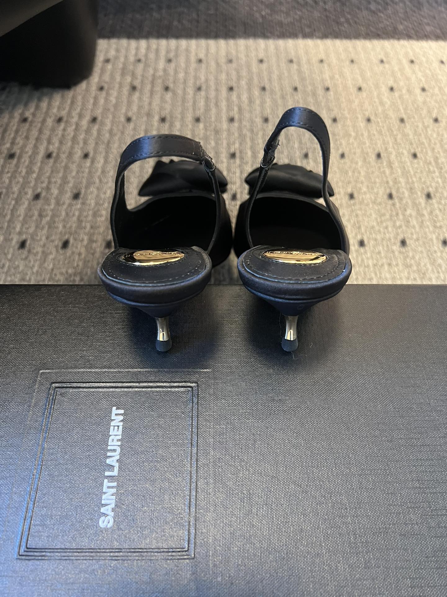 Yves Saint Laurent DAKOTA slingback pumps in satin crepe