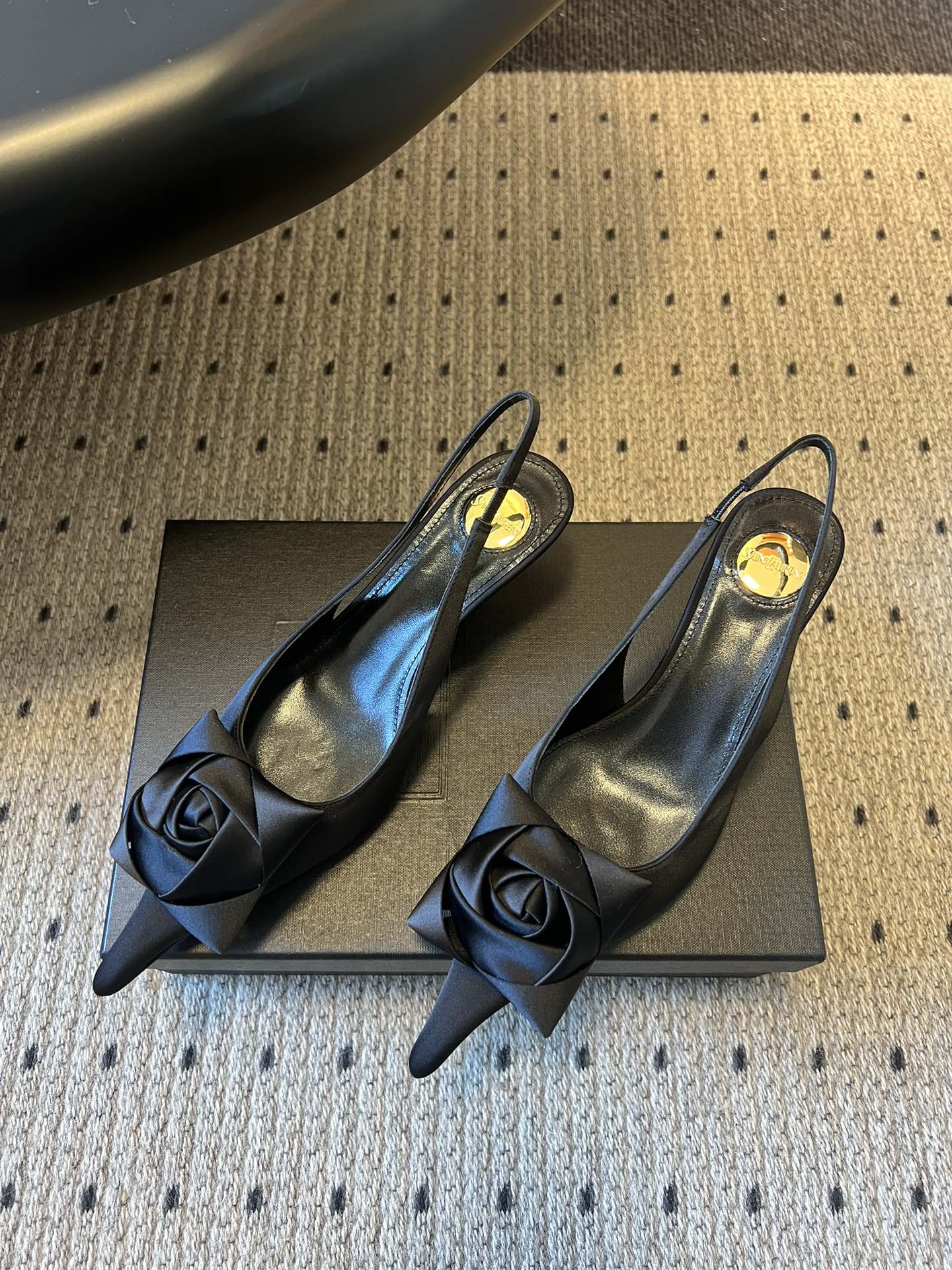 Yves Saint Laurent DAKOTA slingback pumps in satin crepe