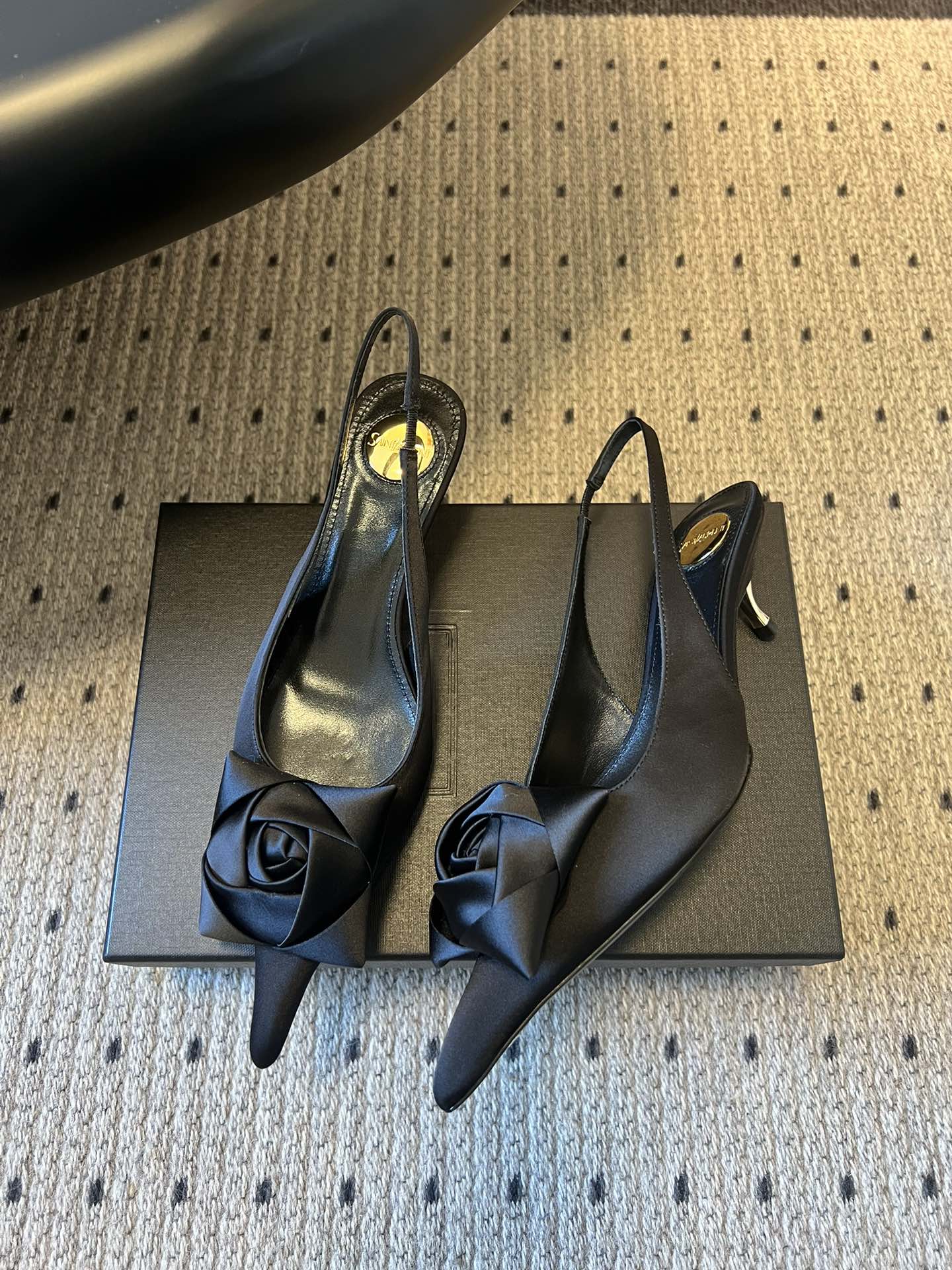 Yves Saint Laurent DAKOTA slingback pumps in satin crepe