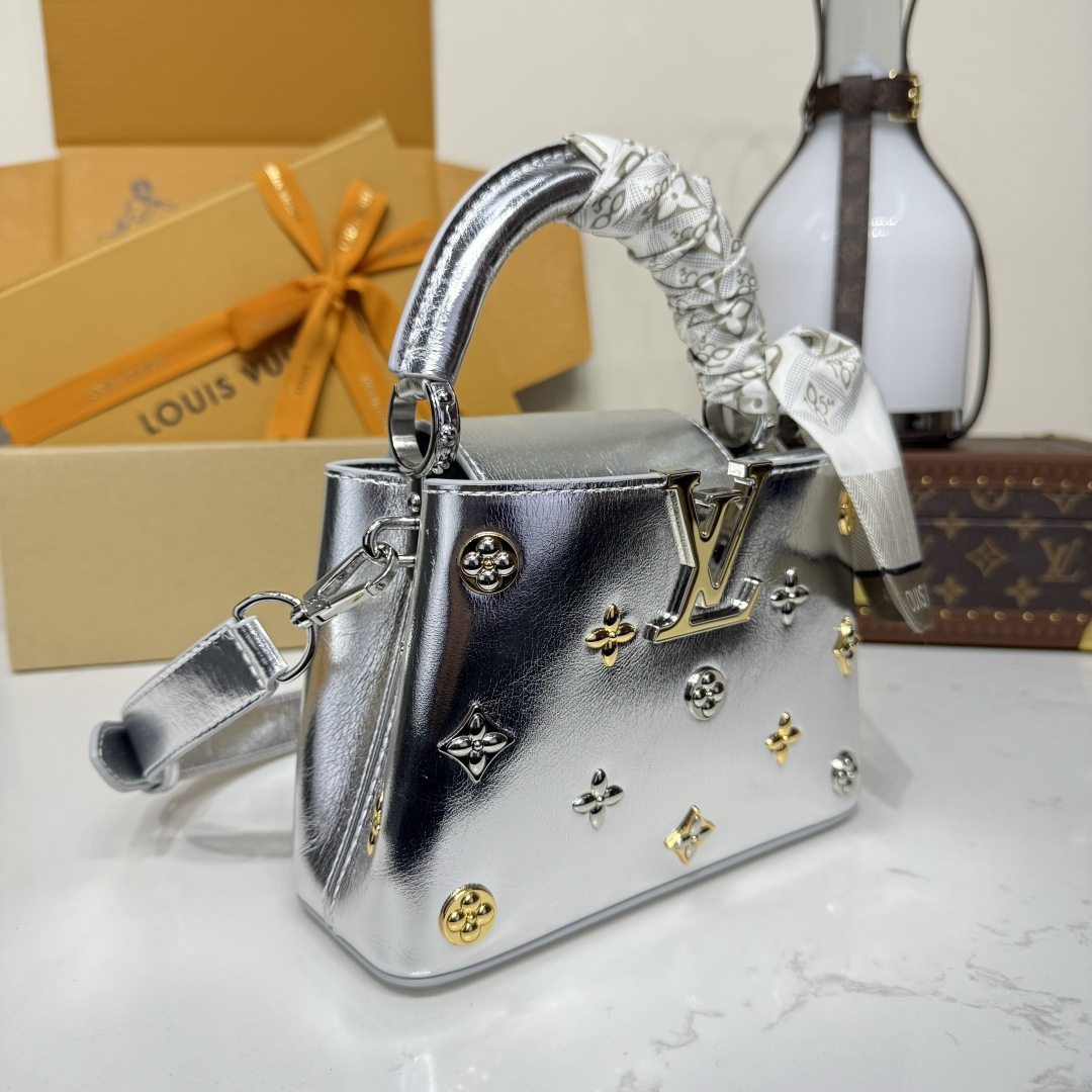 M26258 LV Ski Capucines