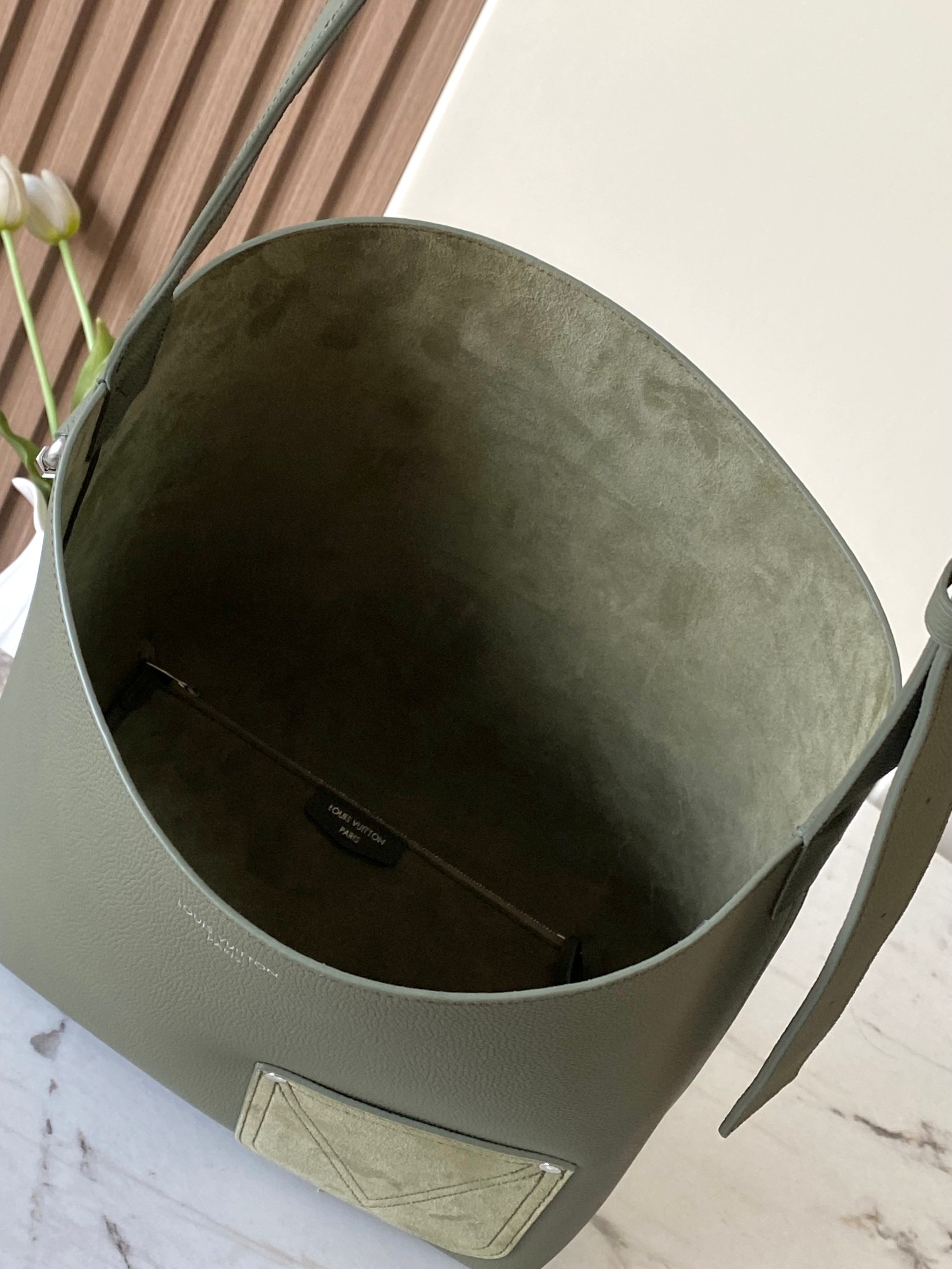 LV M27022 Verso Hobo