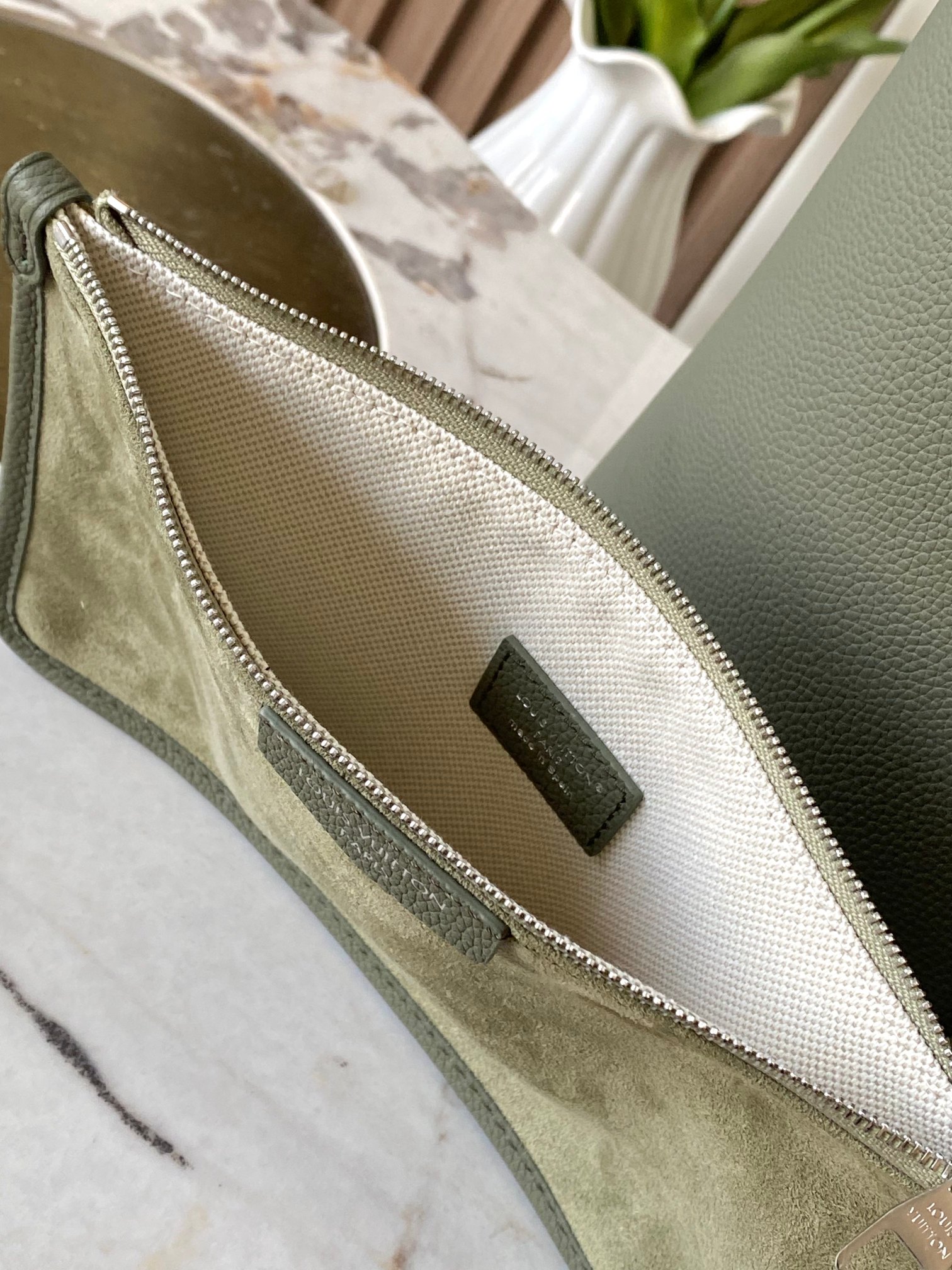 LV M27022 Verso Hobo