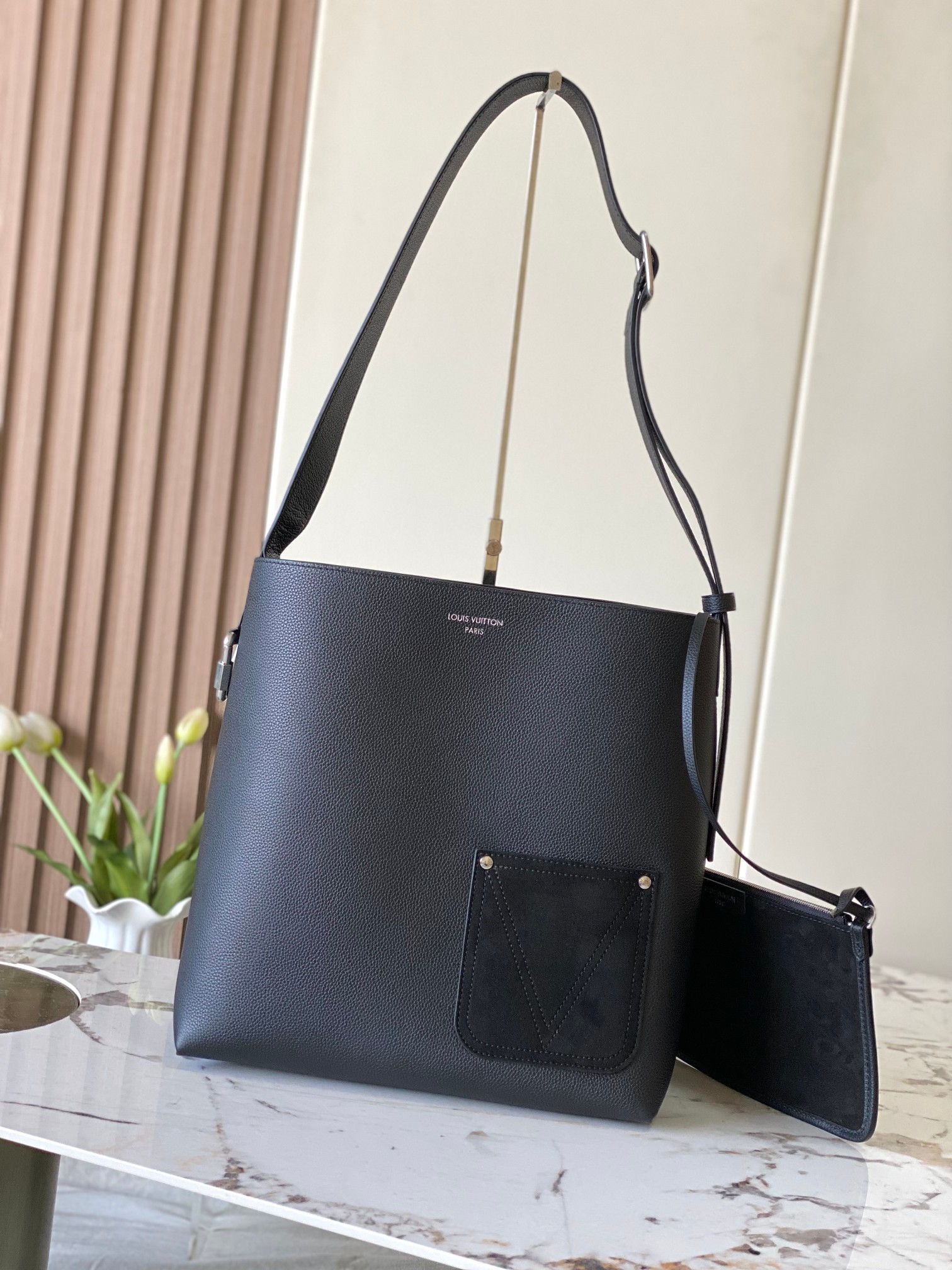 LV M27022 Verso Hobo