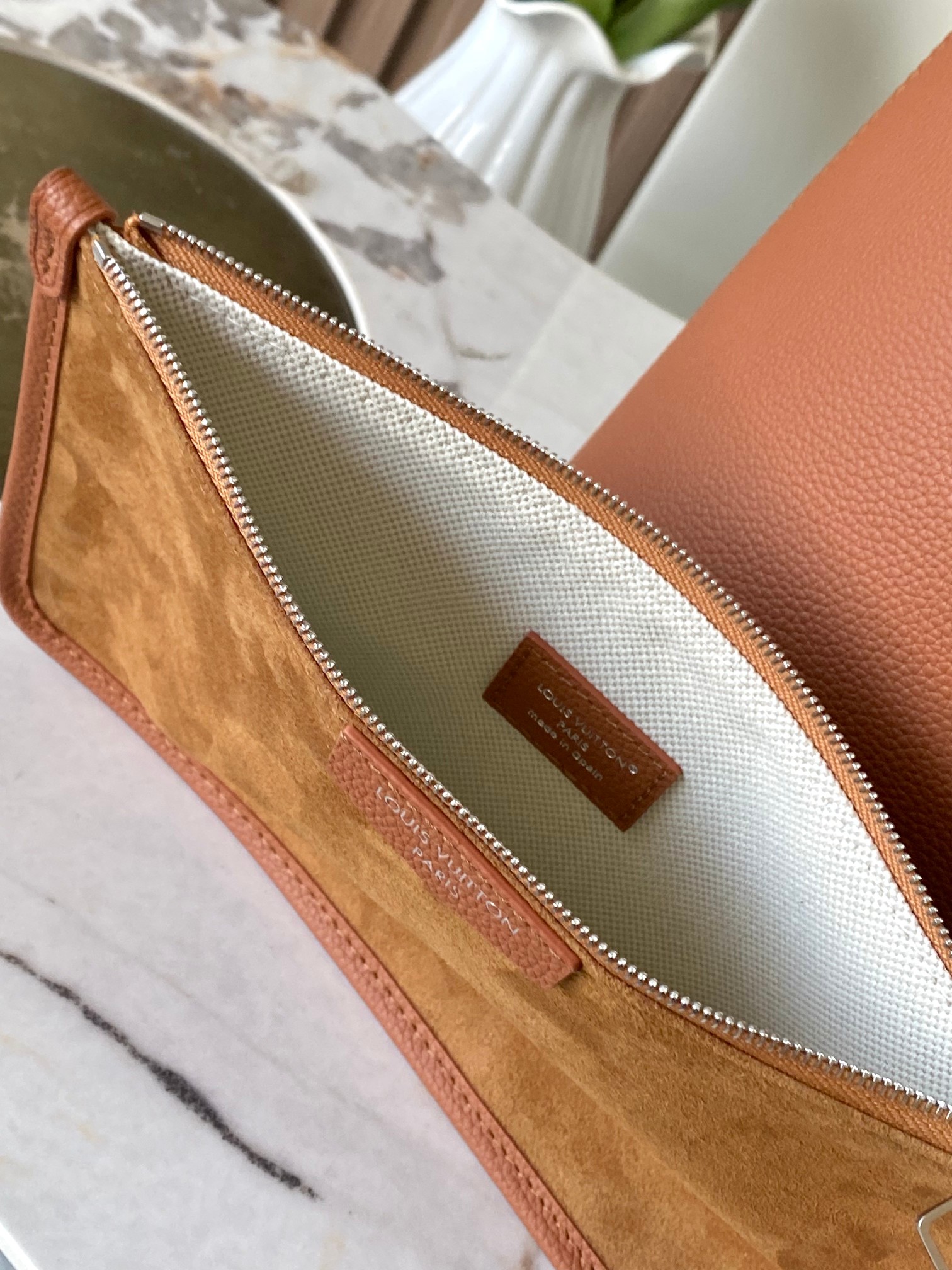 LV M27022 Verso Hobo