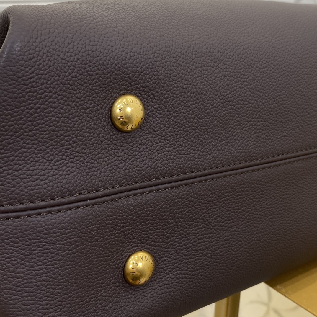 LV M12916 Low Key Cabas MM