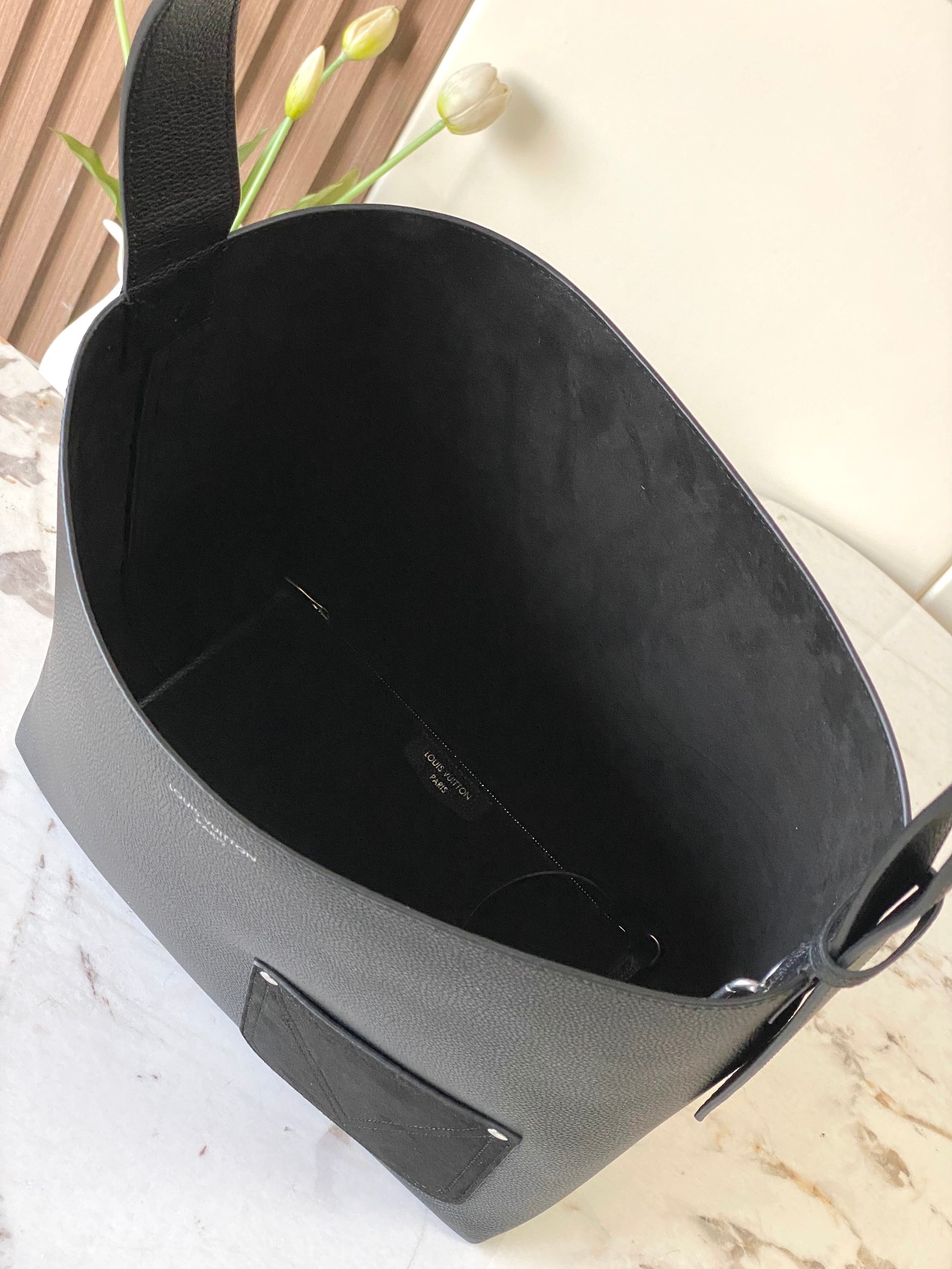 LV M27022 Verso Hobo