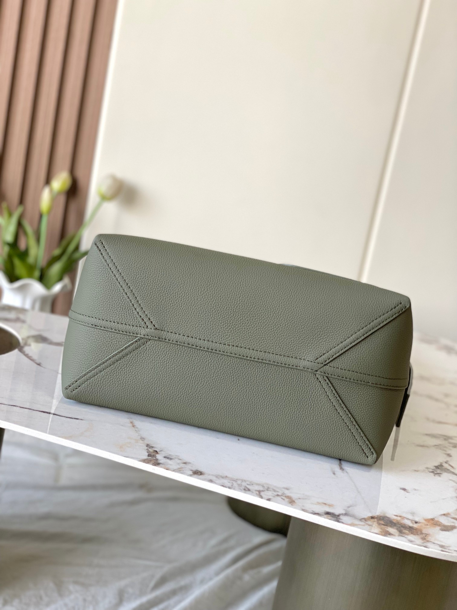 LV M27022 Verso Hobo