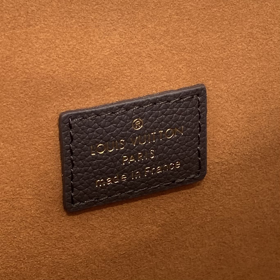 LV M12916 Low Key Cabas MM