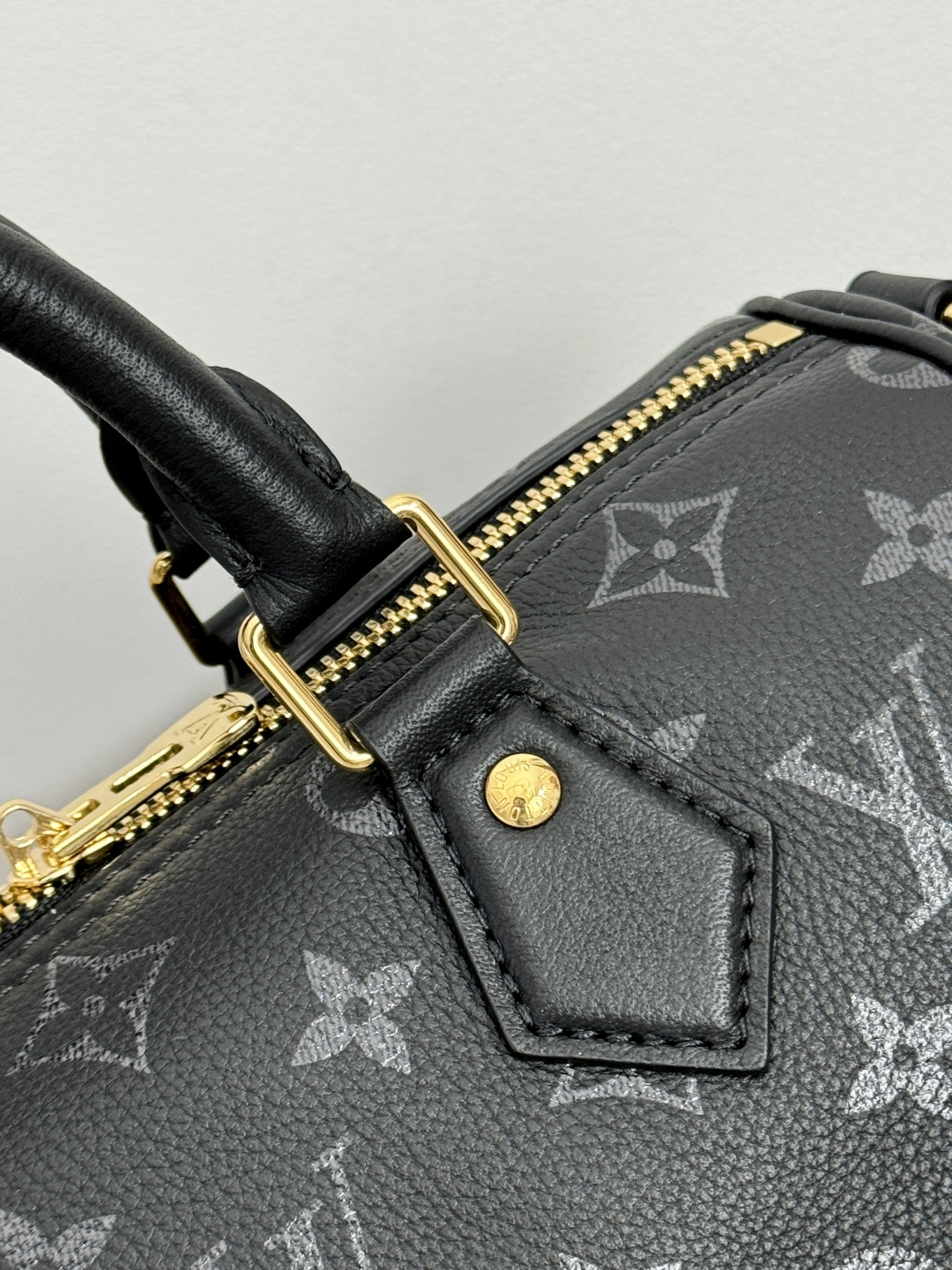 LOUIS VUITTON M26486 Speedy Bandoulière Bag