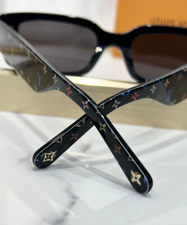 LOUIS VUITTON Z2709E LV x TM Multigram Cat Eye Sunglasses