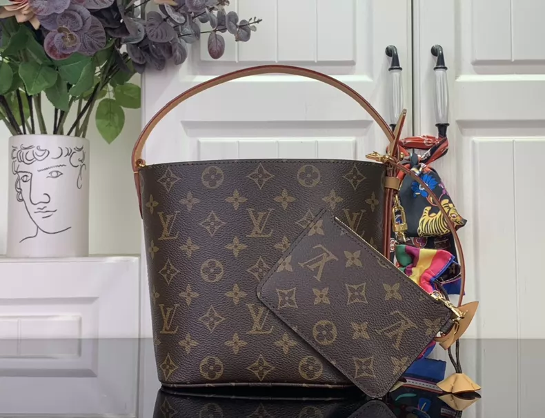 LOUIS VUITTON M26642 all in bb