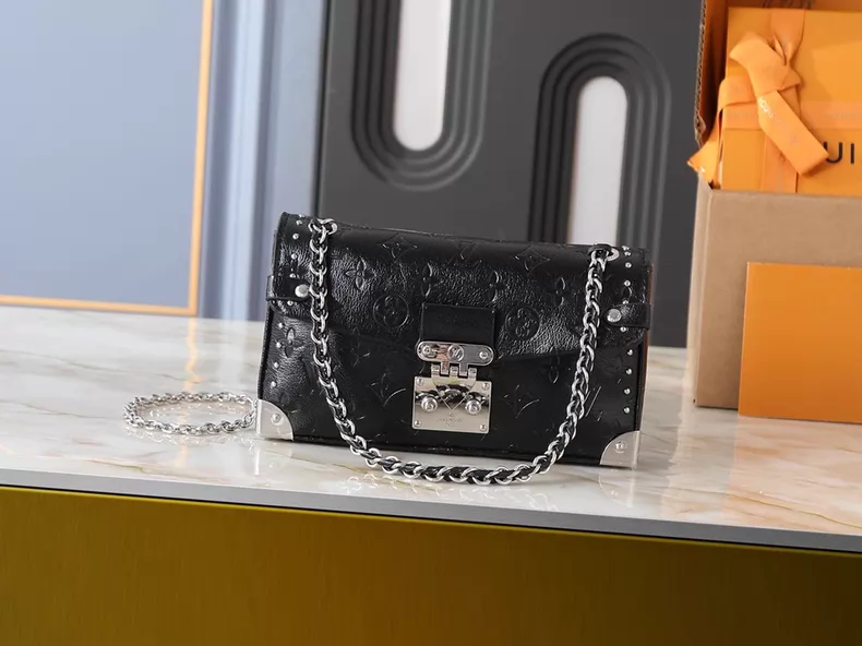 LOUIS VUITTON M28137 Trunkie