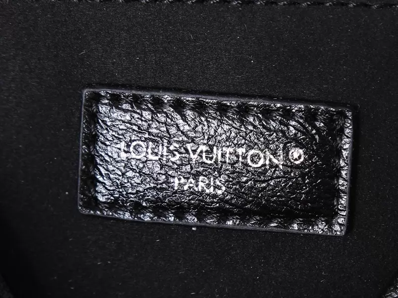 LOUIS VUITTON M28137 Trunkie