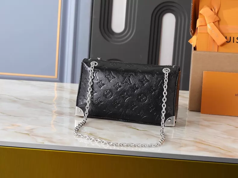 LOUIS VUITTON M28137 Trunkie