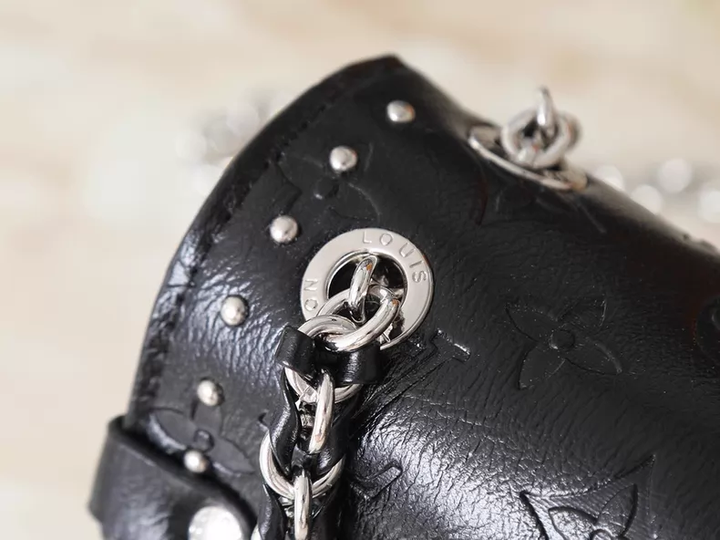 LOUIS VUITTON M28137 Trunkie