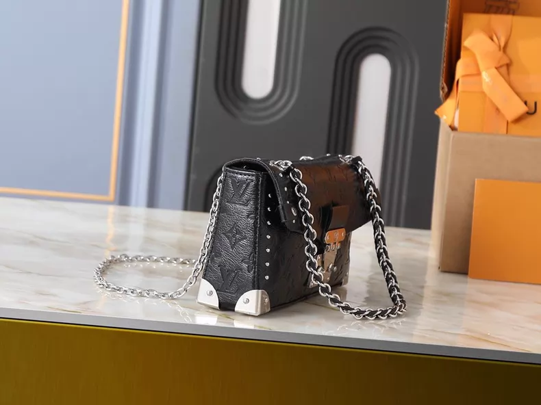 LOUIS VUITTON M28137 Trunkie