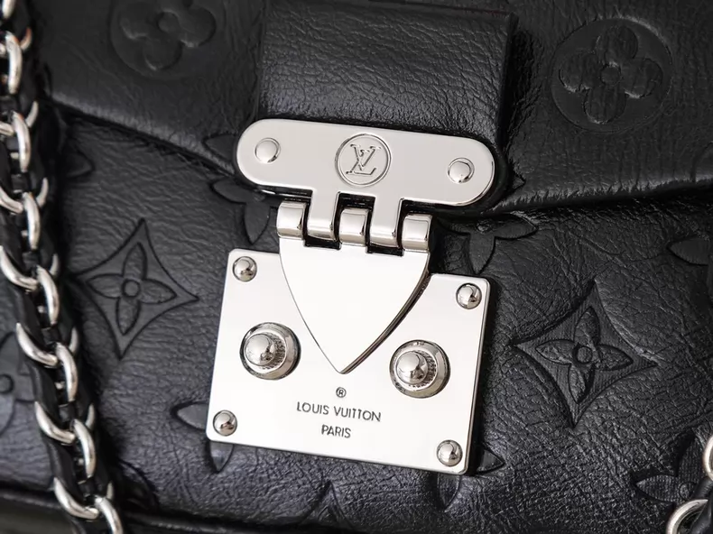 LOUIS VUITTON M28137 Trunkie