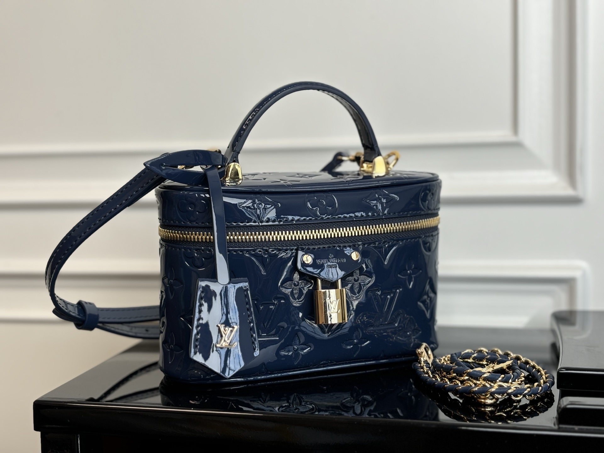 LOUIS VUITTON M13483 New Vanity Chain Pouch