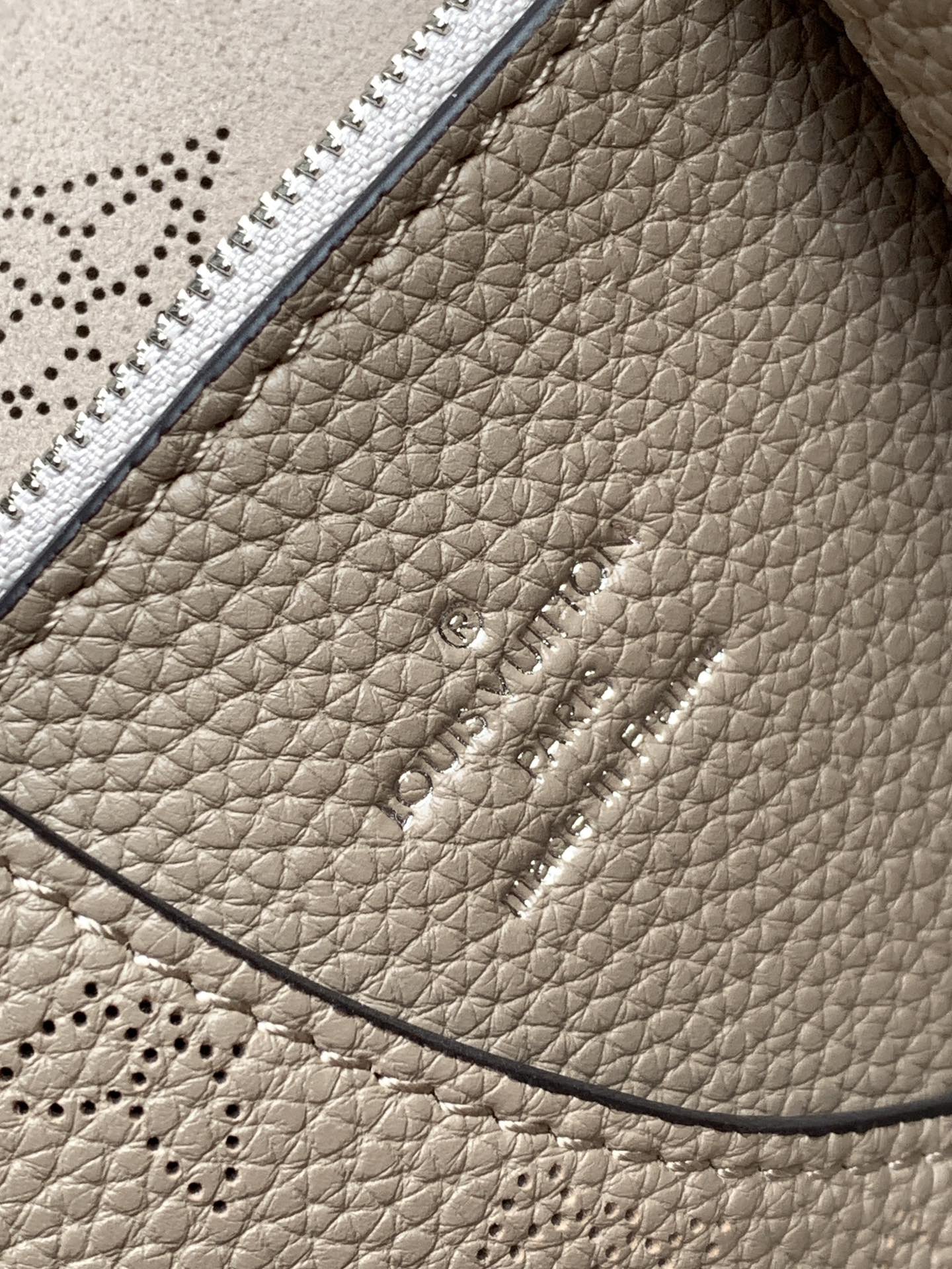 LOUIS VUITTON M21775 Sac Carmel