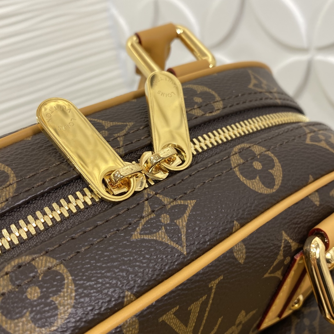 Louis Vuitton Monogram Canvas Manhattan PM