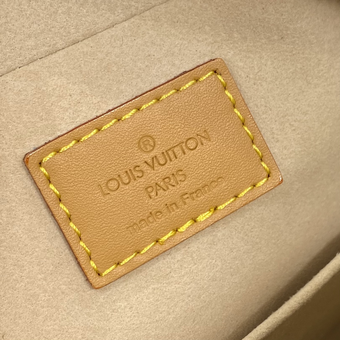 Louis Vuitton Monogram Canvas Manhattan PM