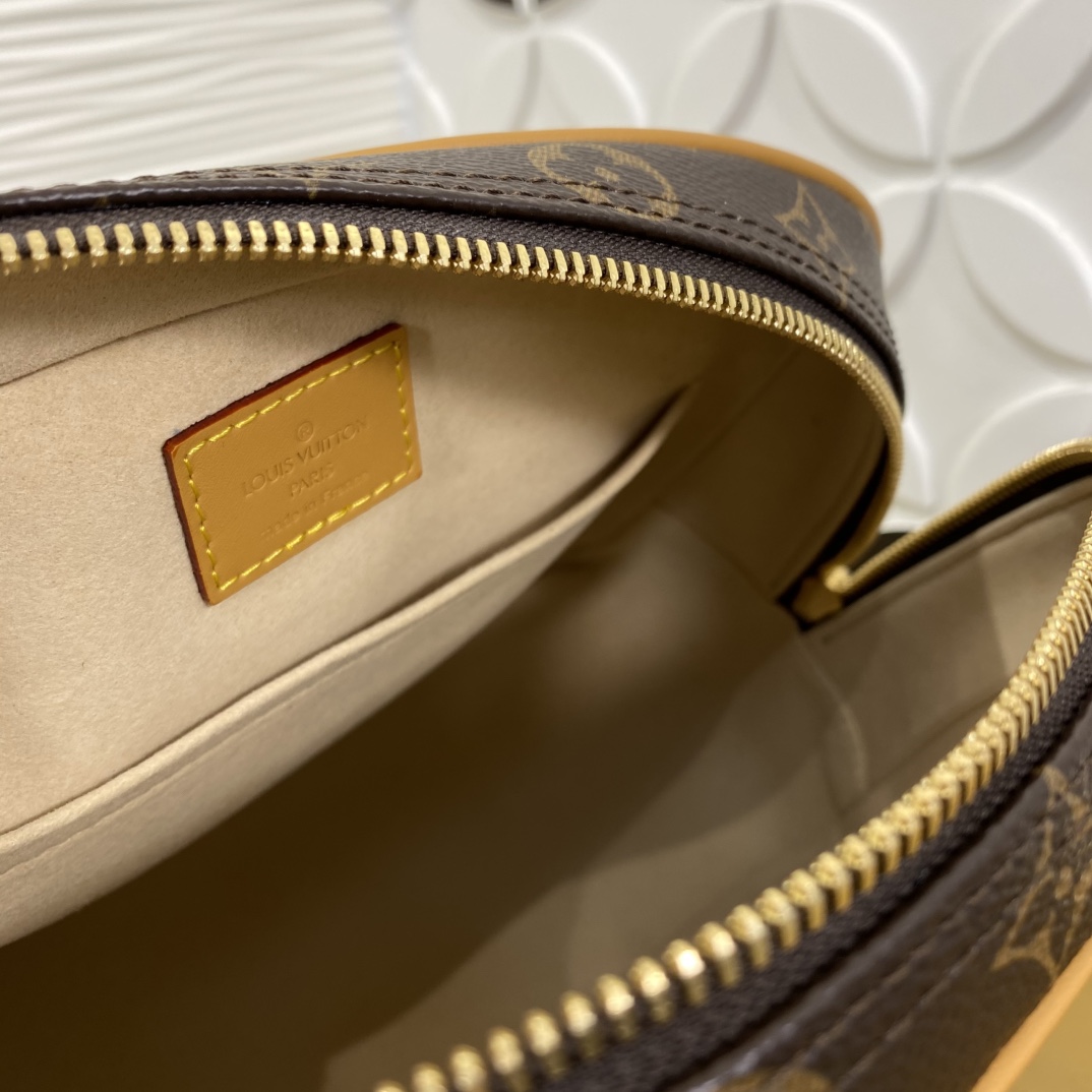 Louis Vuitton Monogram Canvas Manhattan PM