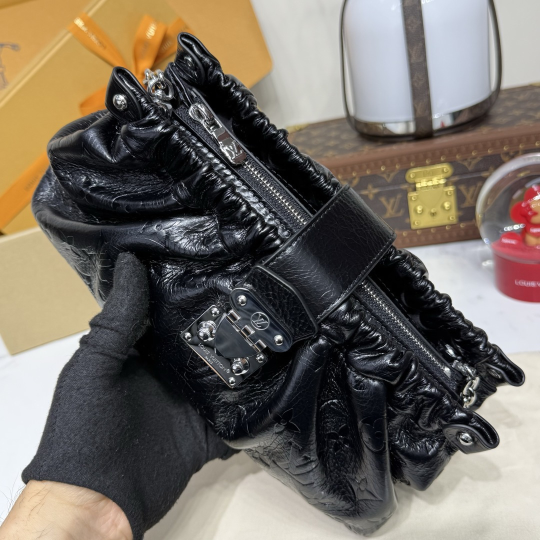 LOUIS VUITTON M27822 Pochette Sling PM