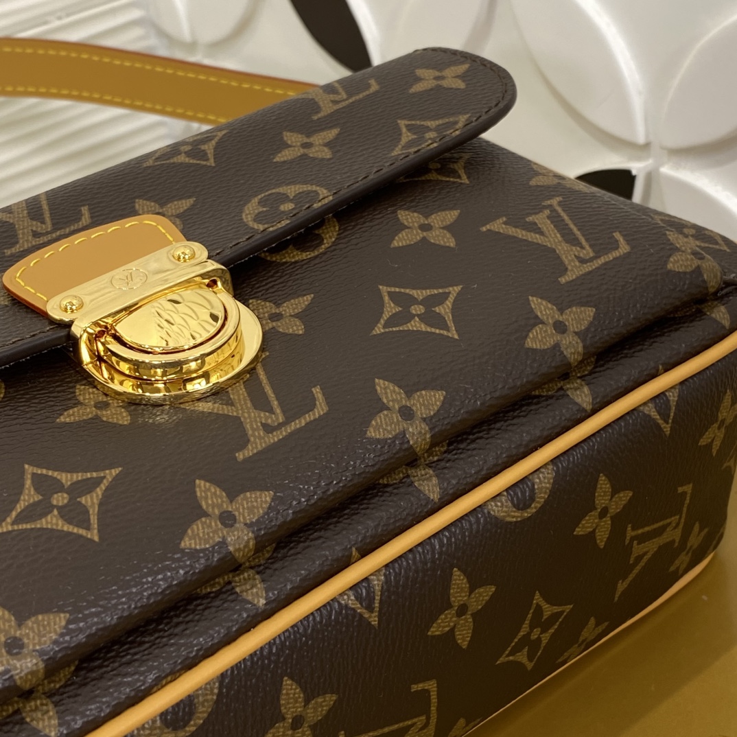 LOUIS VUITTON M60006 Monogram Shoulder Crossbody Bag
