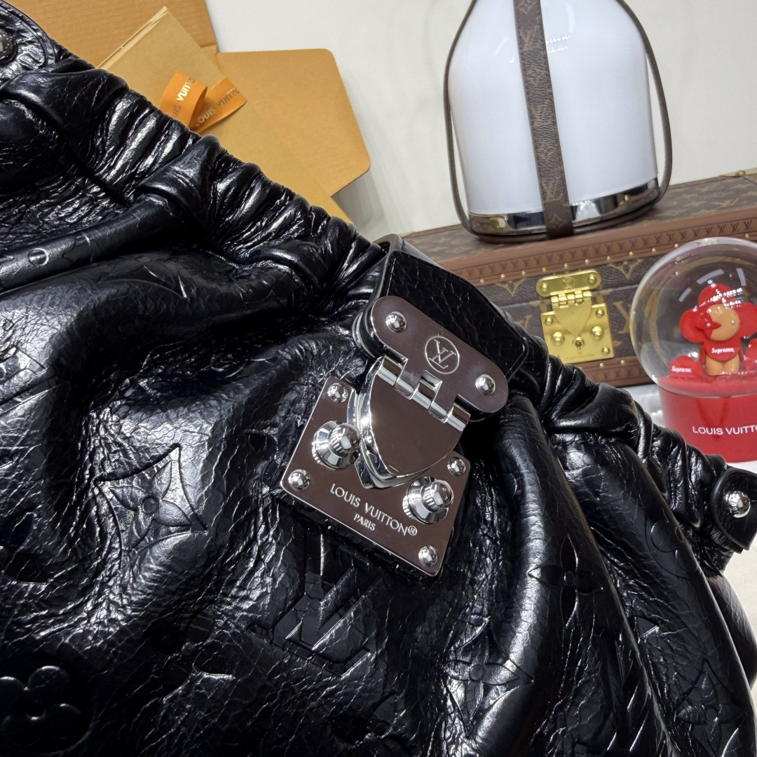 LOUIS VUITTON M27822 Pochette Sling PM