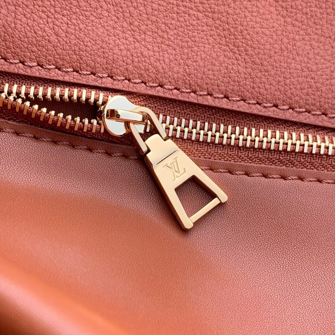 LOUIS VUITTON M26501 Vendome MM