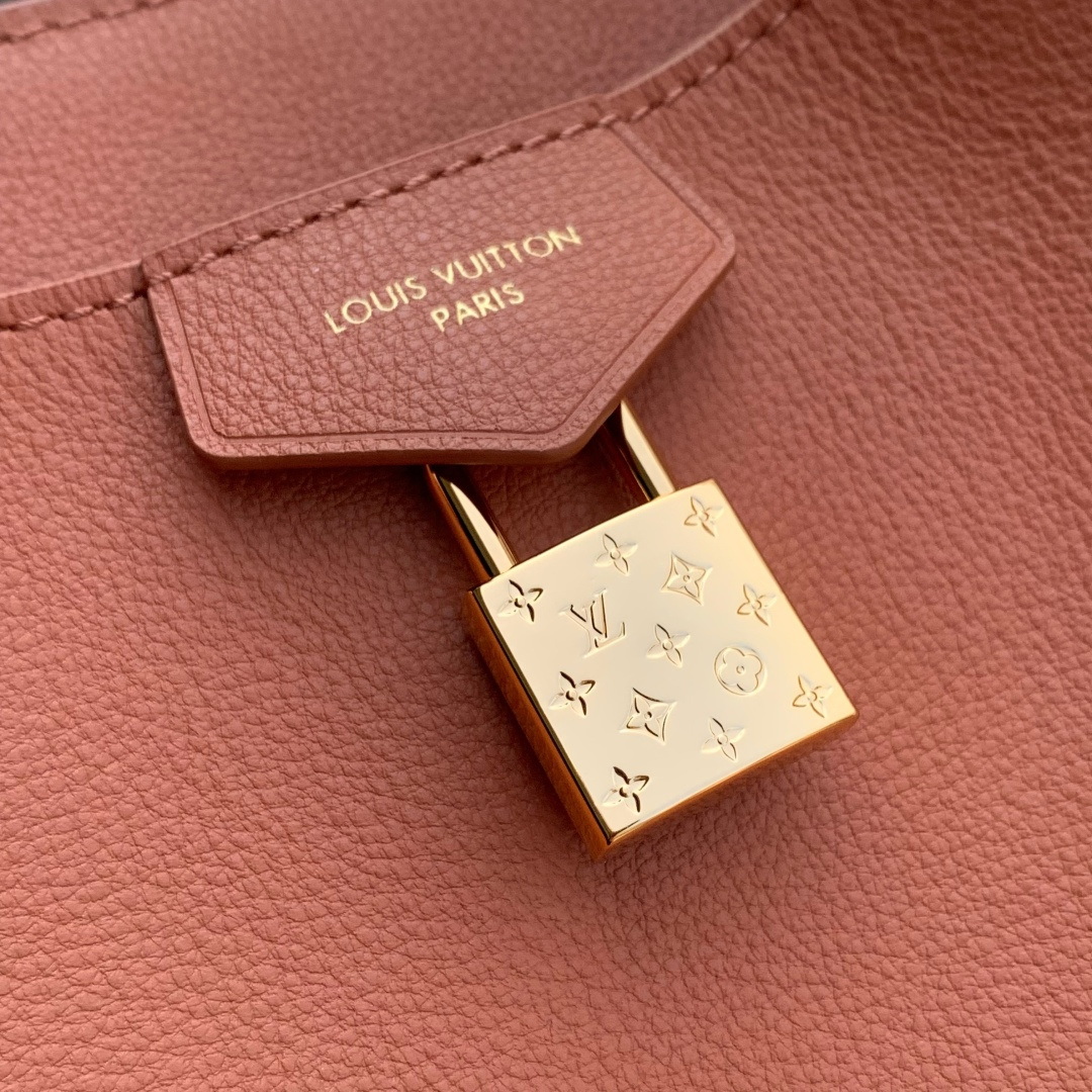 LOUIS VUITTON M26501 Vendome MM