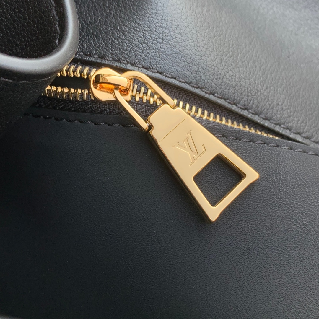 LOUIS VUITTON M26501 Vendome MM