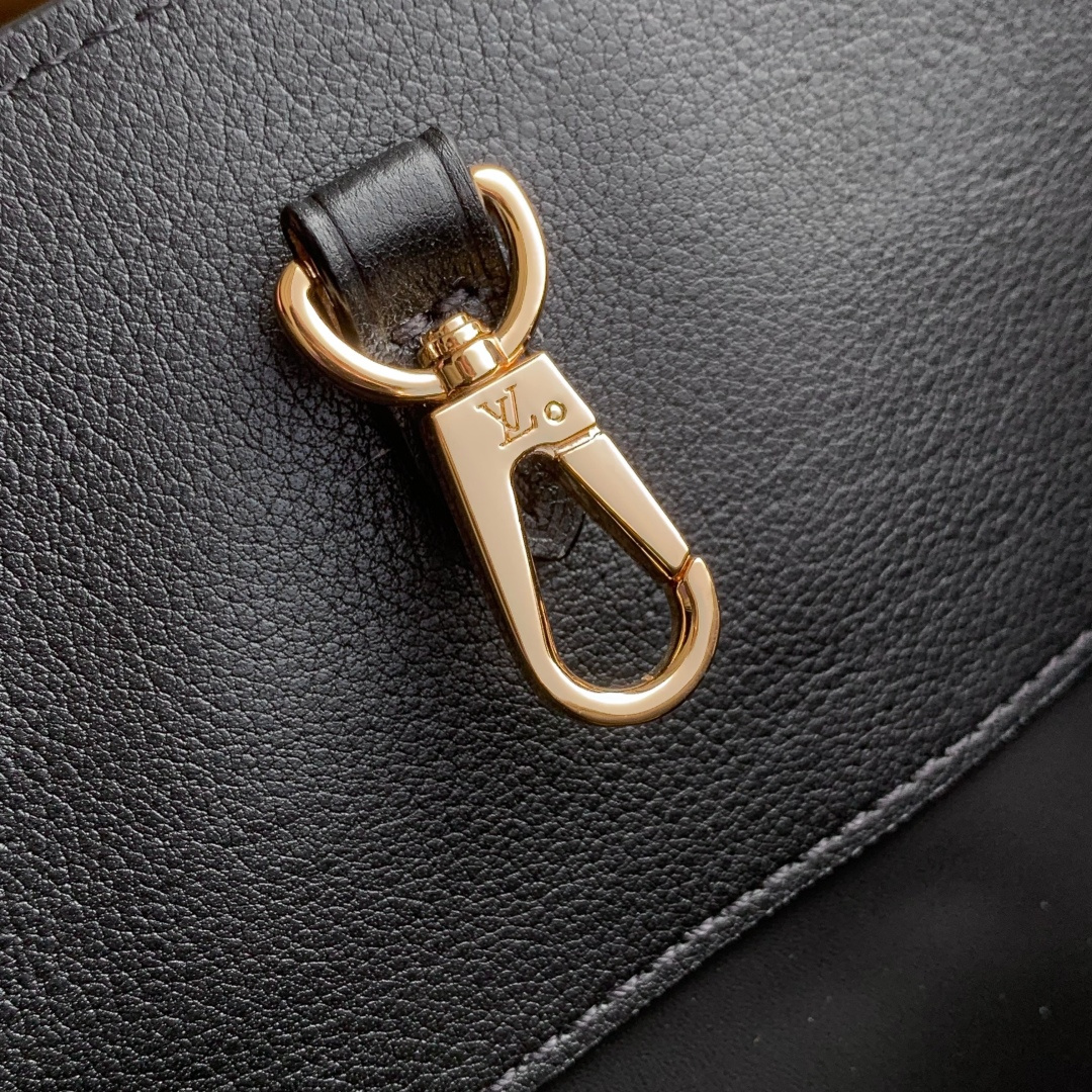 LOUIS VUITTON M26501 Vendome MM