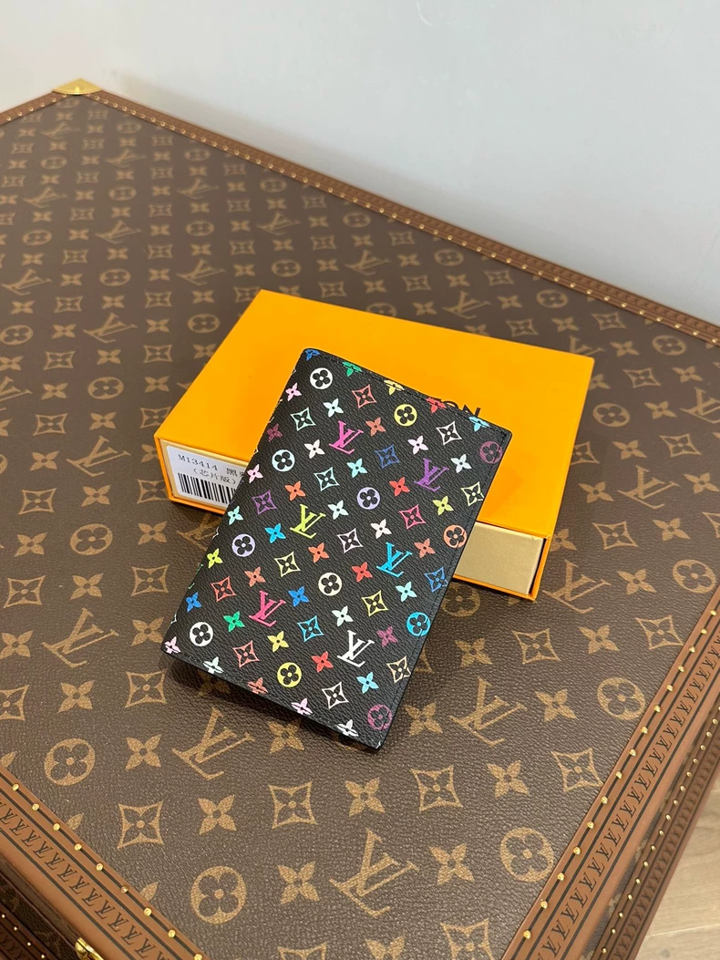 LOUIS VUITTON M13414 LV x TM Passport Cover