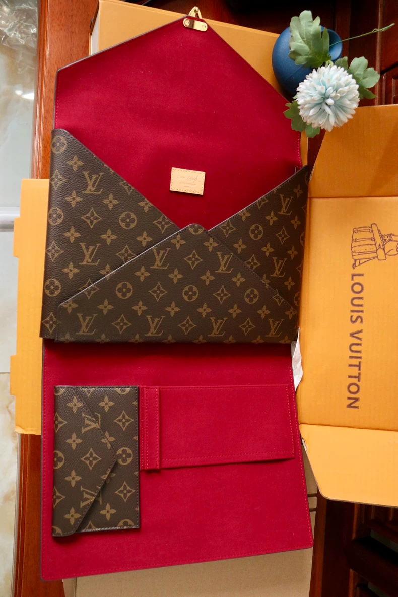 LOUIS VUITTON GI1397 Mark Folder