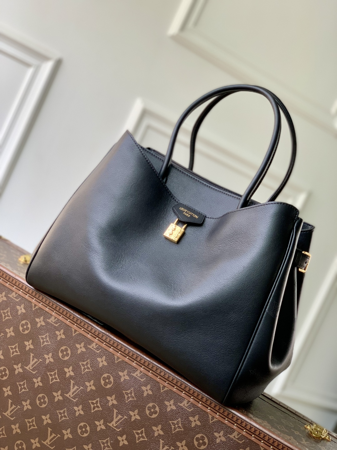 LOUIS VUITTON M26501 Vendome MM