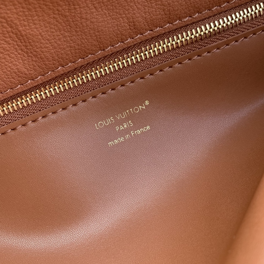 LOUIS VUITTON M26501 Vendome MM