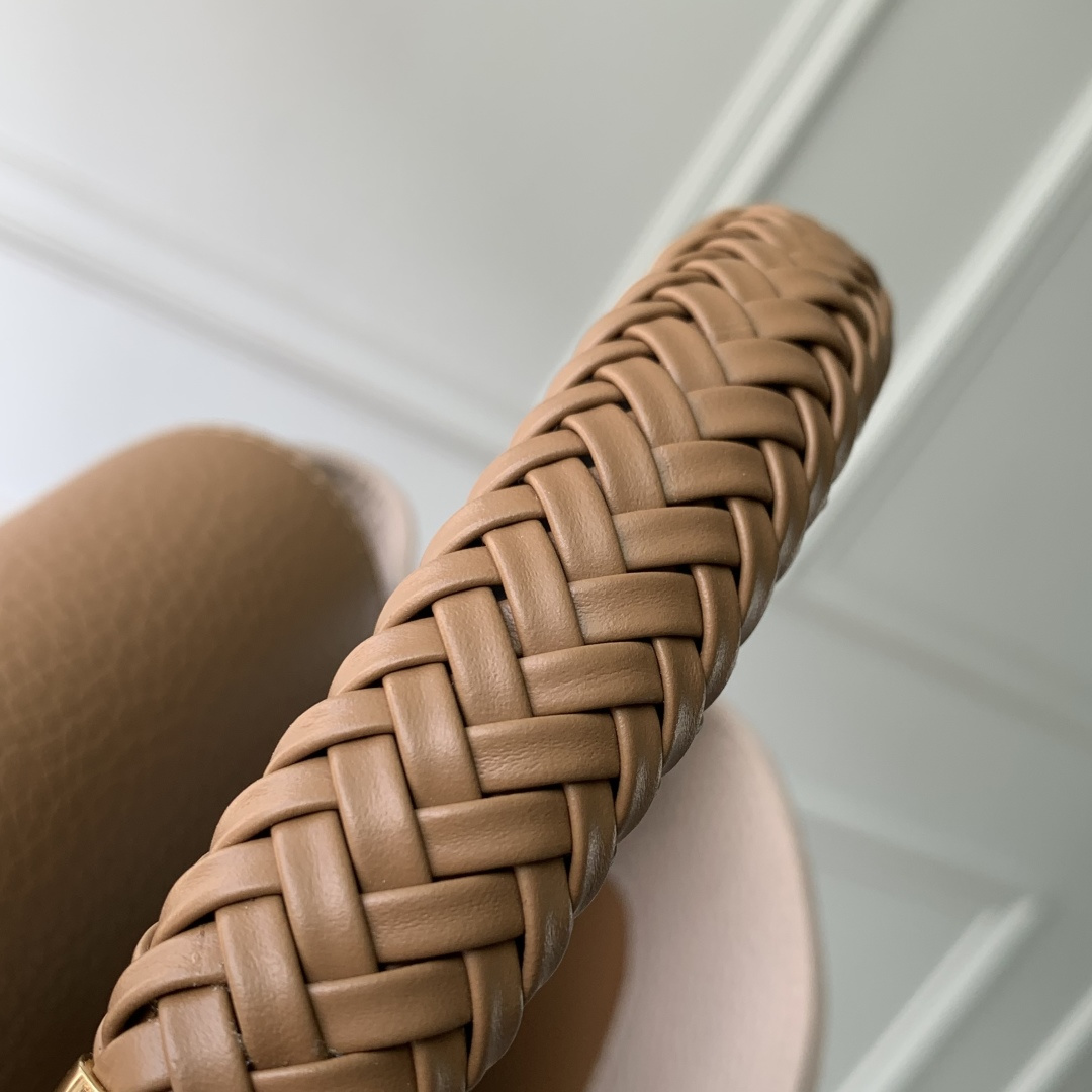 LOUIS VUITTON Capucines Grey and Brown Mini Bag