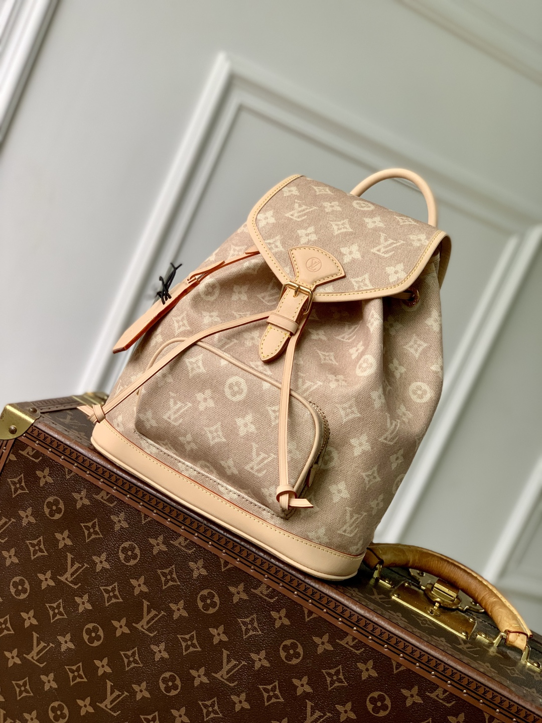 LOUIS VUITTON M15135 Montsouris PM